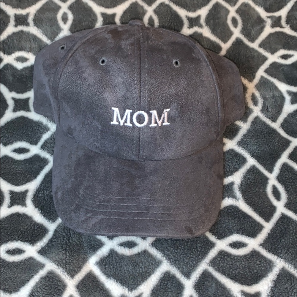 ACE FAMILY (not sold anymore) ‘MOM’ hat 🧢